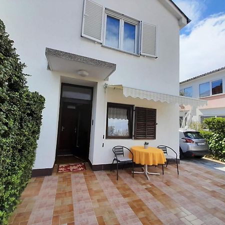 Lovely Studio Malina Close To The Beach Krk Town Bagian luar foto