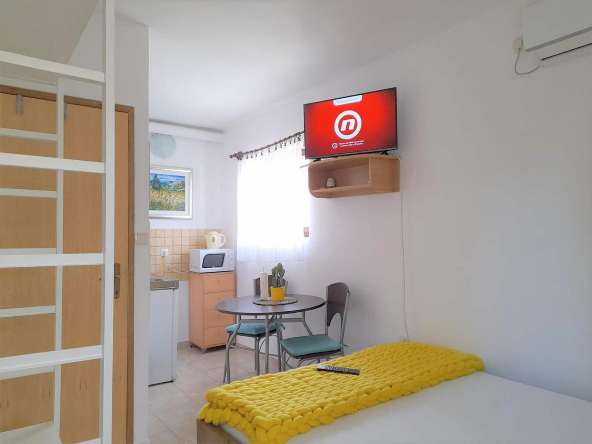 Lovely Studio Malina Close To The Beach Krk Town Bagian luar foto