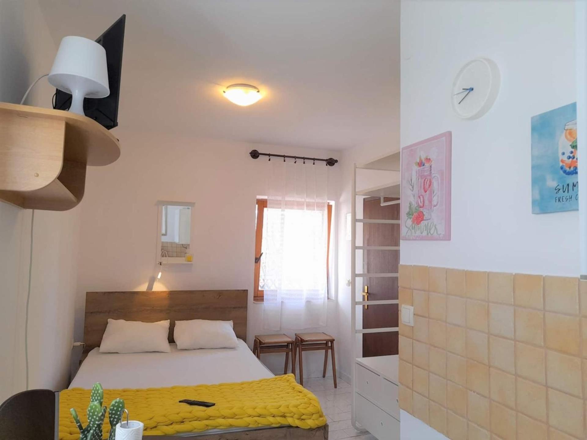 Lovely Studio Malina Close To The Beach Krk Town Bagian luar foto