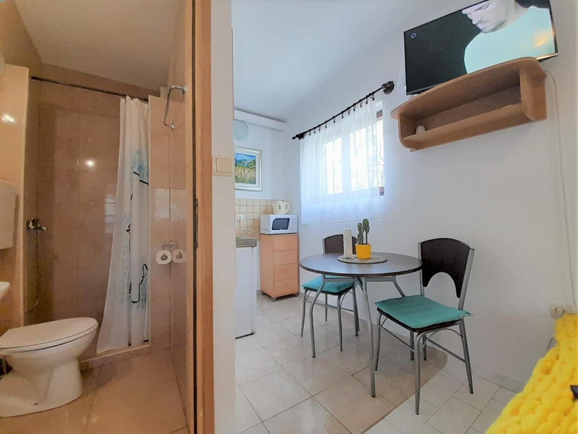 Lovely Studio Malina Close To The Beach Krk Town Bagian luar foto